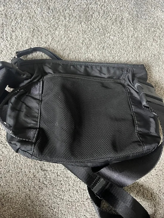 Athleta Crossbody Shoulder Bag - Lightweight Everyday Carry - Picture 4 of 6